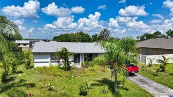 2235 18th Ave SW in Vero Beach, FL - Building Photo
