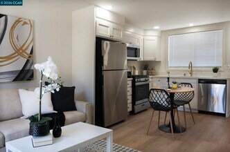 4815 Appian Way in El Sobrante, CA - Building Photo - Building Photo