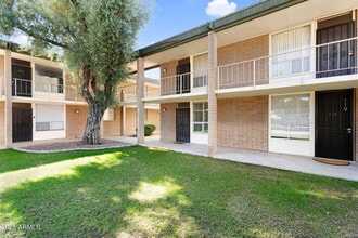 3737 E Turney Ave in Phoenix, AZ - Building Photo - Building Photo