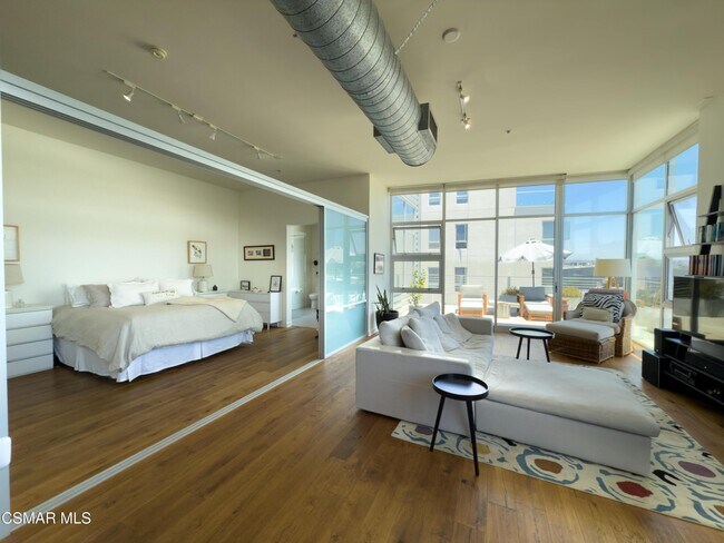 property at 4080 Glencoe Ave