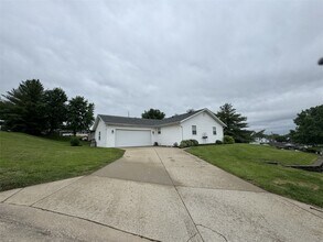 102 S Riebeling St in Columbia, IL - Building Photo - Building Photo