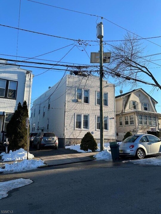 122 Buffalo Ave in Paterson, NJ - Building Photo