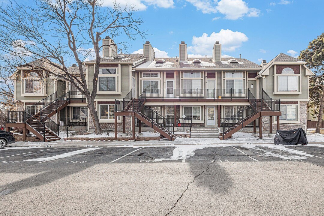 1885 S Quebec Way in Denver, CO - Building Photo