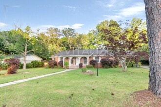 1017 Hillcrest Ln in Mobile, AL - Building Photo - Building Photo