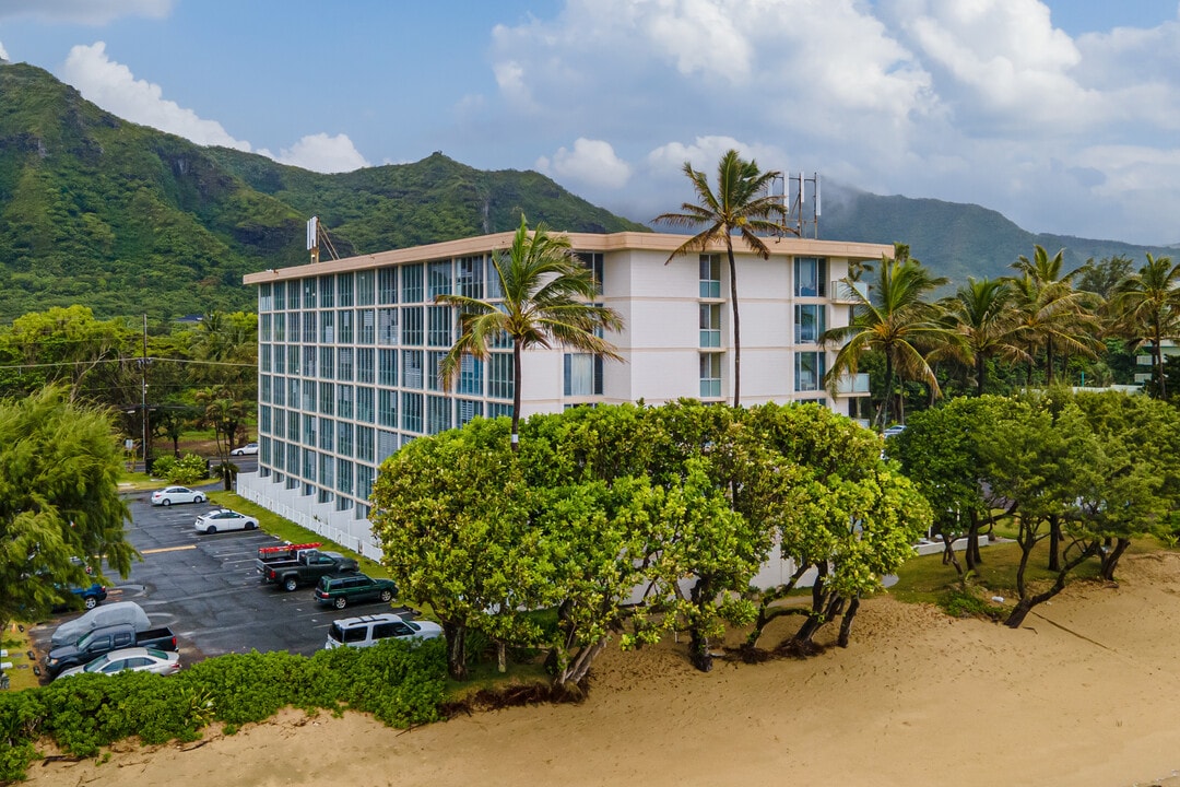 Hanohano Hale in Hauula, HI - Foto de edificio