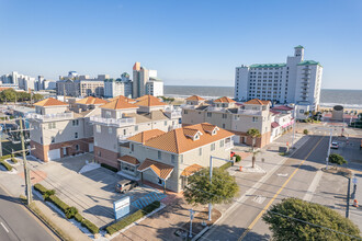 Seahorse Cove Condominiums in Virginia Beach, VA - Building Photo - Building Photo