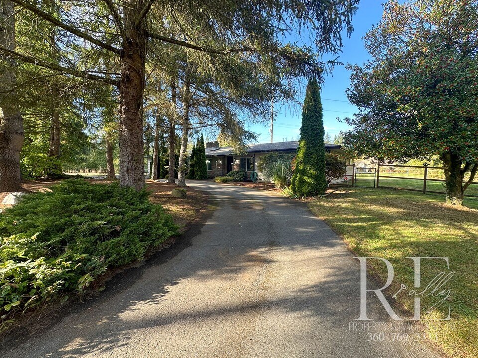 3078 NE Lincoln Rd in Poulsbo, WA - Building Photo