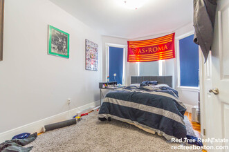 11 Atkins St, Unit 3 in Boston, MA - Foto de edificio - Building Photo