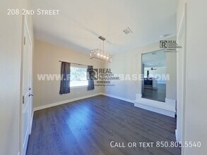 208 2nd St in Niceville, FL - Building Photo - Building Photo