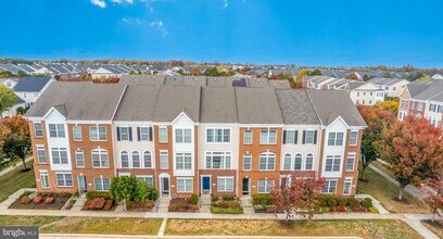 25065 Riding Center Dr in South Riding, VA - Building Photo - Building Photo