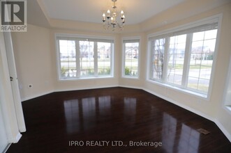 919 Brassard Cir in Milton, ON - Building Photo - Building Photo