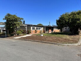 2297 Hillcrest Ave in Eureka, CA - Building Photo