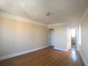 240 Cabrini Blvd in New York, NY - Building Photo - Building Photo