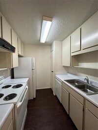 7900 N Stadium Dr photo'