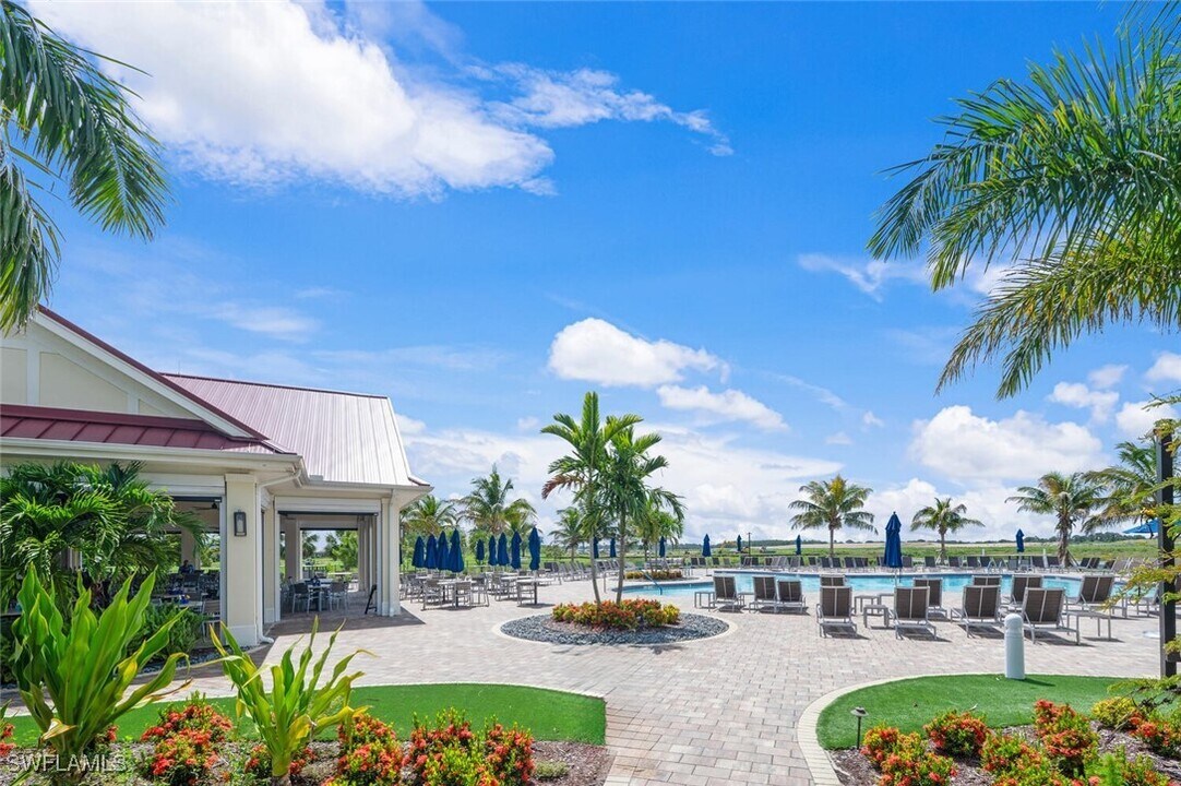 16661 Rolling Rock Blvd in Alva, FL - Building Photo