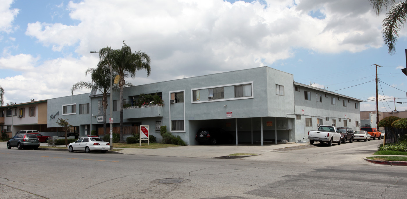 Regency Park Apartments in Canoga Park, CA - Building Photo