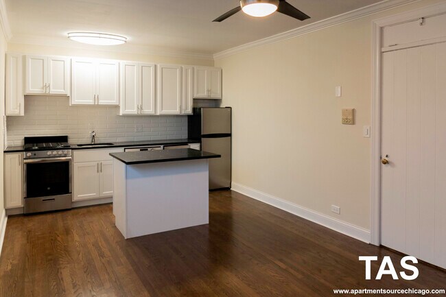 918 Green Bay Rd, Unit 3C in Winnetka, IL - Building Photo - Building Photo