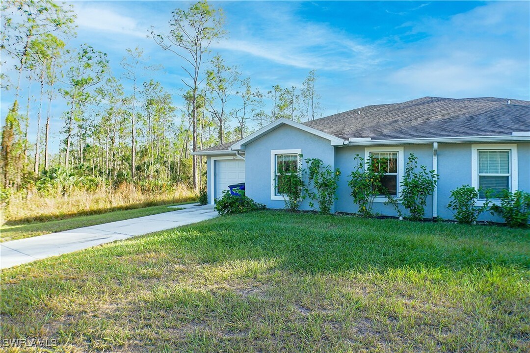 227 Rogers St in Lehigh Acres, FL - Building Photo