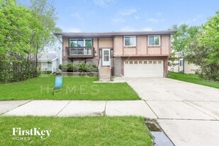 1939 Ashwood Ln in Aurora, IL - Building Photo