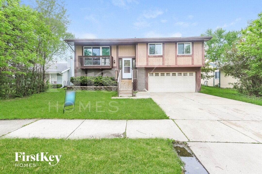 1939 Ashwood Ln in Aurora, IL - Foto de edificio