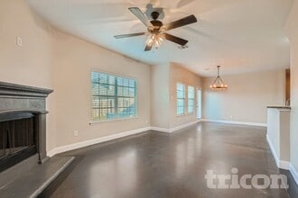 2186 Liriope Ln in Waxahachie, TX - Foto de edificio - Building Photo