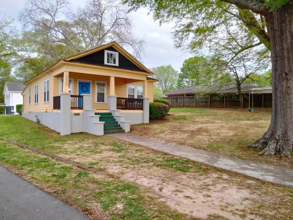 5558 Mulberry St in Austell, GA - Foto de edificio