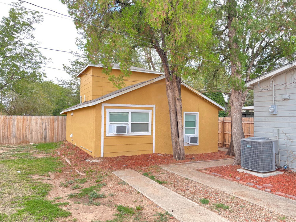 3320 28th St in Lubbock, TX - Building Photo