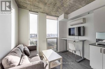 1900 Simcoe St N in Oshawa, ON - Building Photo - Building Photo