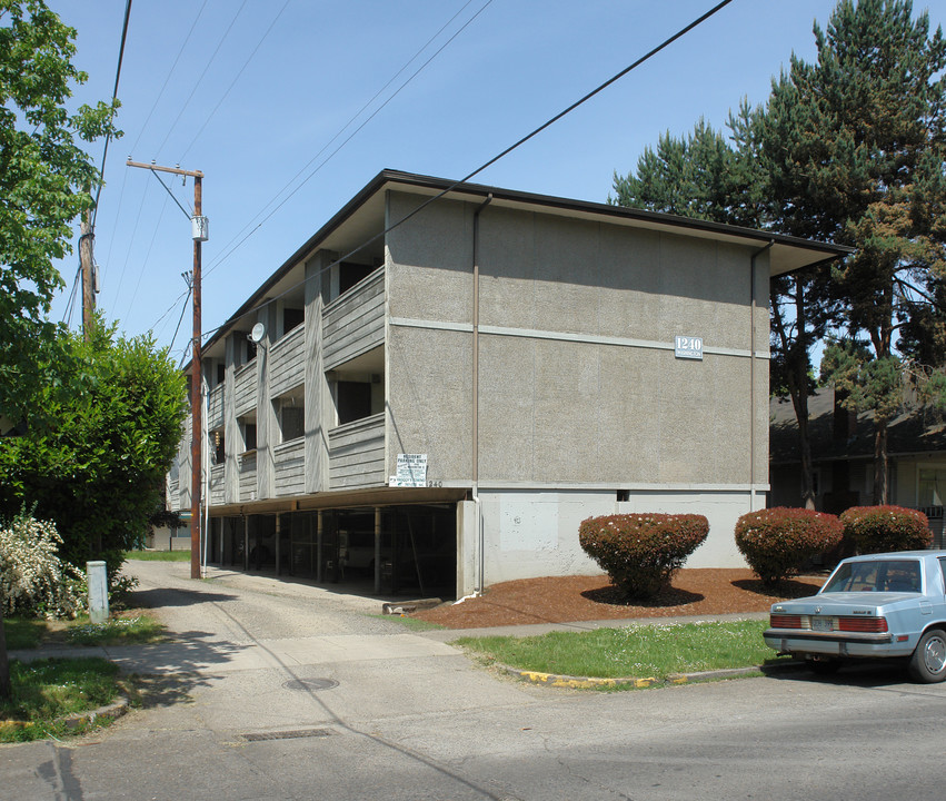 1240 Washington St in Eugene, OR - Foto de edificio