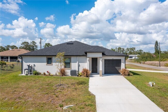 property at 809 Agnes Ave