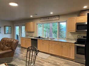 831 Juanita Way in Jacksonville, OR - Building Photo - Building Photo