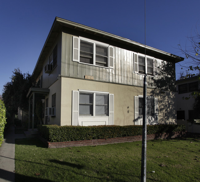 13227 Oxnard St in Van Nuys, CA - Building Photo - Building Photo