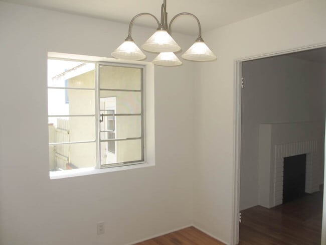 3244 Selby Ave in Los Angeles, CA - Foto de edificio - Building Photo