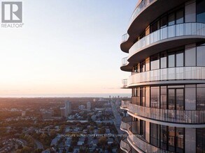 1 Fairview Rd E in Mississauga, ON - Building Photo - Building Photo