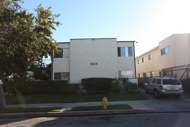 19224 Bryant St in Northridge, CA - Foto de edificio - Building Photo