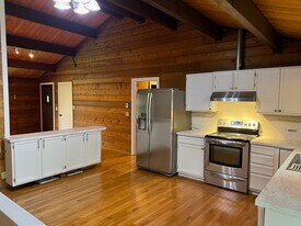 1120 Lealand Rd E in St. Paul, MN - Building Photo