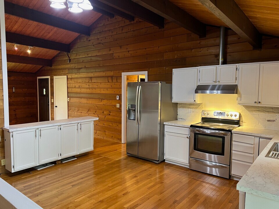 1120 Lealand Rd E in St. Paul, MN - Building Photo