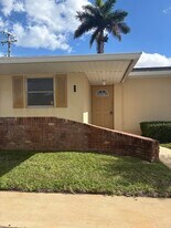 2501 Barkley Dr W in West Palm Beach, FL - Building Photo