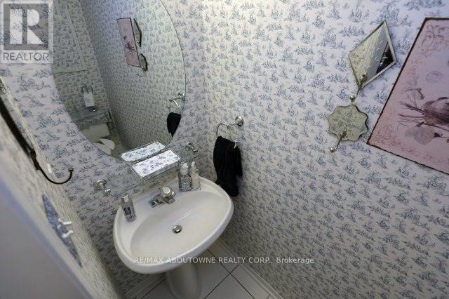 1175 Treetop Terrace in Oakville, ON - Building Photo - Building Photo