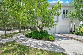 2868 SW 33rd Ct in Miami, FL - Building Photo - Building Photo