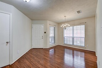 10242 Mills Run Dr in Houston, TX - Building Photo - Building Photo