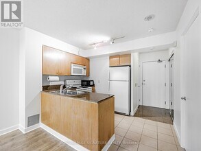 373 Front St W in Toronto, ON - Building Photo - Building Photo