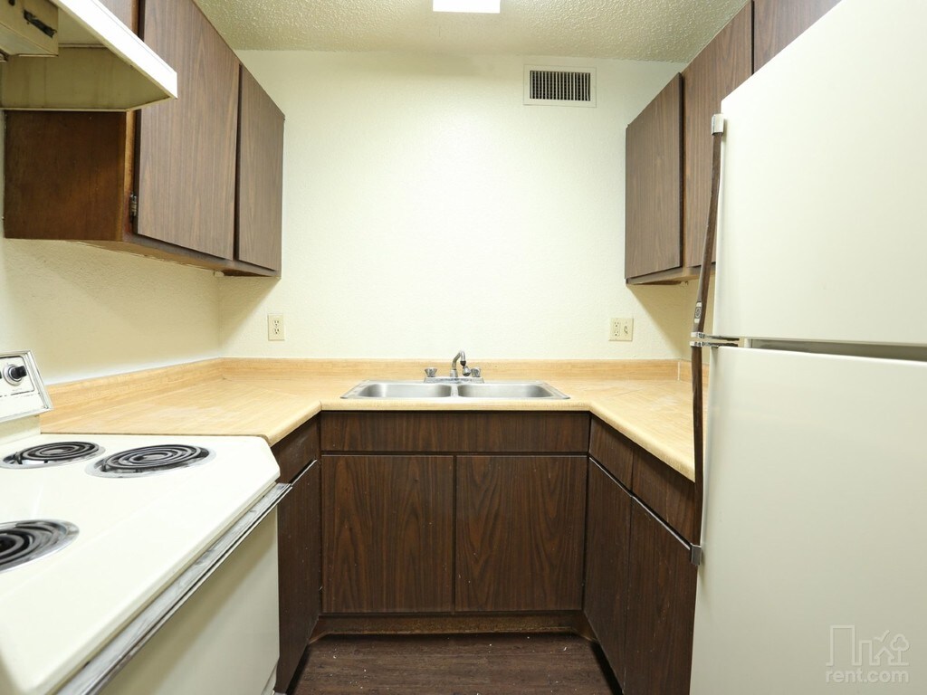 Longview Square Apartments in Longview, TX