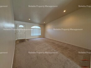 1400 Falcon Dr in Ammon, ID - Foto de edificio - Building Photo