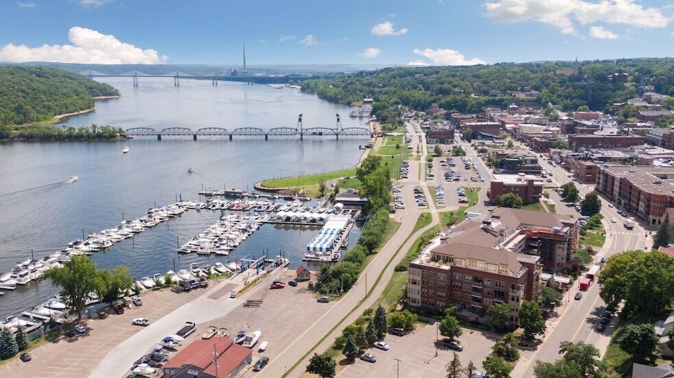 640 Main St N in Stillwater, MN - Foto de edificio