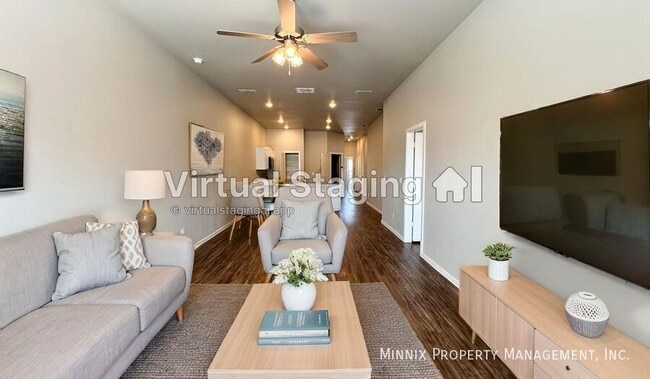 property at 2101 N Jayton Ave
