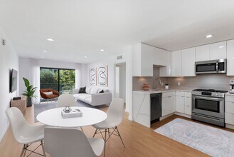 1546 Bundy Drive in Los Angeles, CA - Building Photo - Building Photo