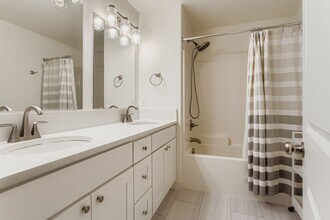 3771 SE 43rd Ave in Portland, OR - Building Photo - Building Photo