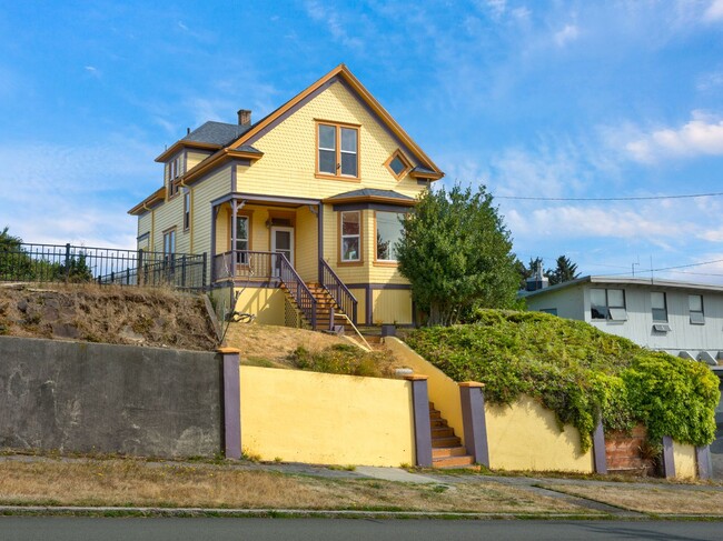 336 Franklin Ave in Astoria, OR - Foto de edificio - Building Photo