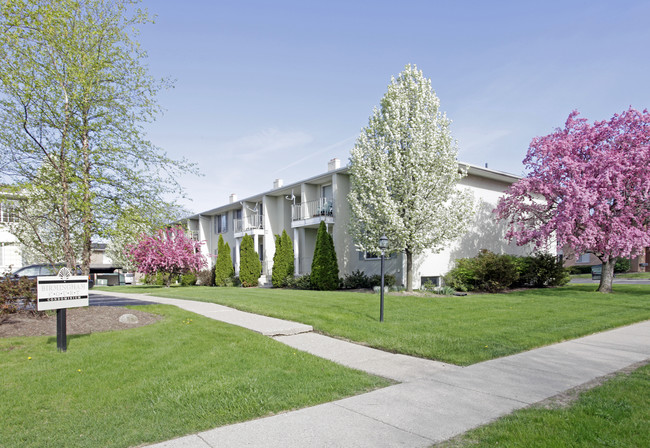 Birmingham Court Condominiums in Troy, MI - Building Photo - Building Photo